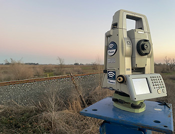 AMTS monitoring rail clip prisms