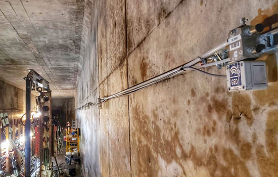 Hydrostatic Level Cell on wall Hydrostatic Level Cell on wall