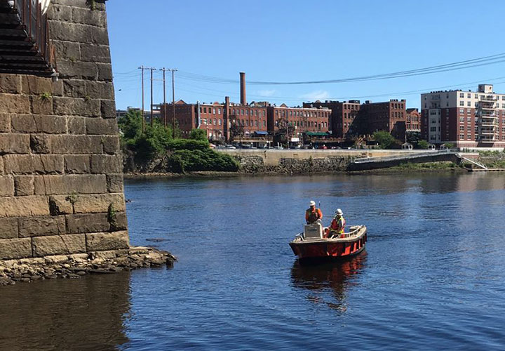 boat-merrimack-bridge