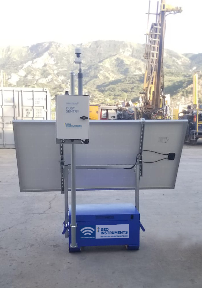 Solar-powered dust monitor