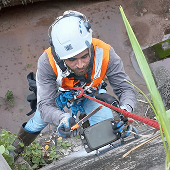 satellite-logger-install350 Installing satellite connected tiltmeter