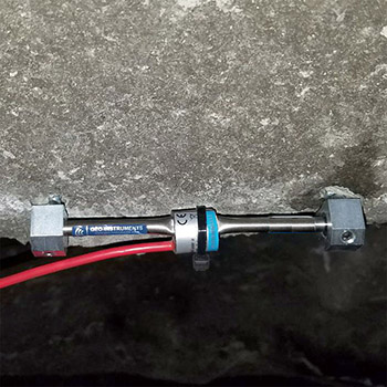 surface-mount-strain-gauge350 Surface-mount strain gauge